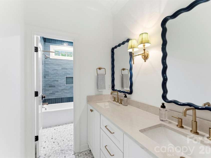 4066 Belle Meade Circle, Belmont, NC 28012.  MLS# CAR4402029, YatesRealty ID 38411. Full bathroom upper level