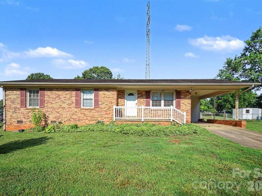 202 Debby Drive, Shelby, NC 28152.  MLS# CAR4404399, YatesRealty ID 38413. 