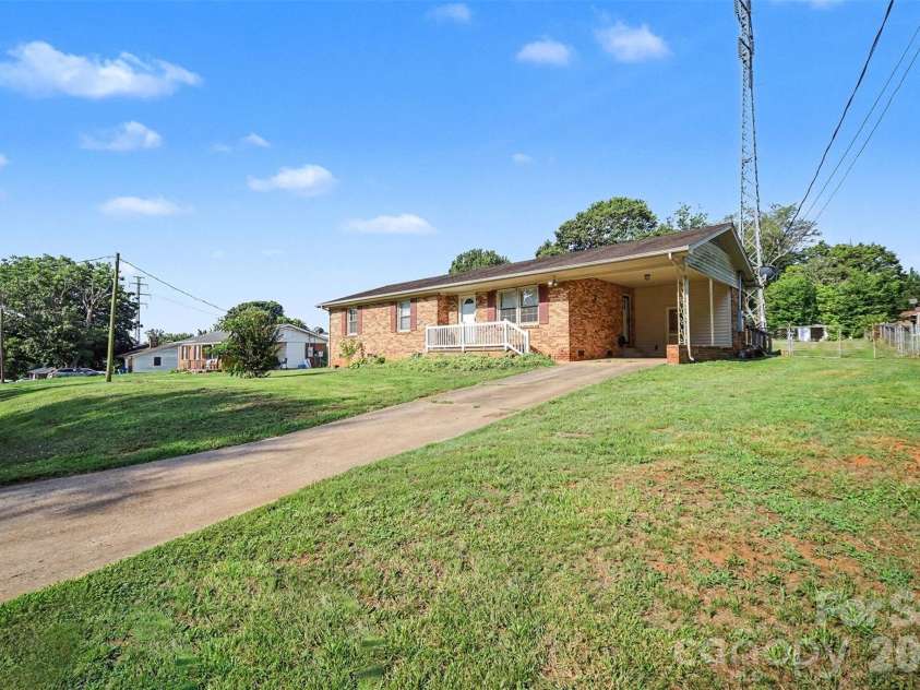 202 Debby Drive, Shelby, NC 28152.  MLS# CAR4404399, YatesRealty ID 38413. 