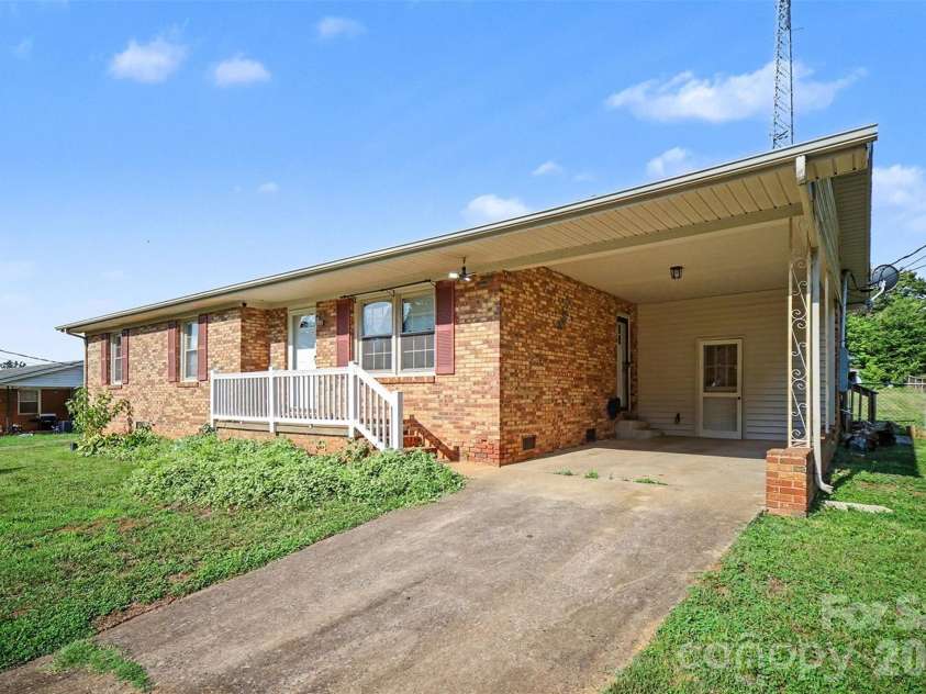 202 Debby Drive, Shelby, NC 28152.  MLS# CAR4404399, YatesRealty ID 38413. 