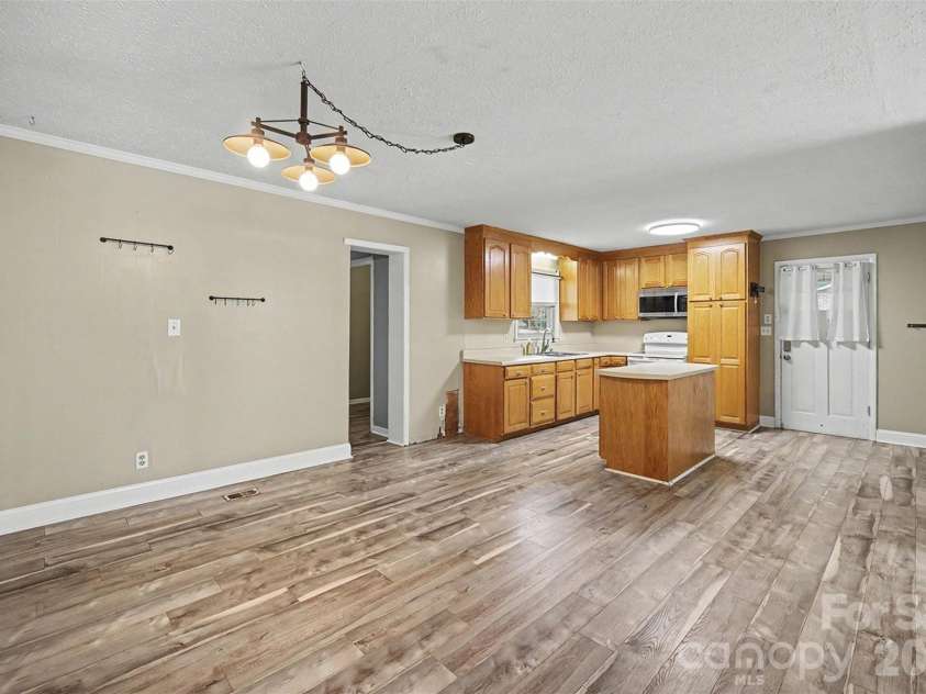 202 Debby Drive, Shelby, NC 28152.  MLS# CAR4404399, YatesRealty ID 38413. 