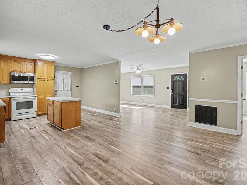 202 Debby Drive, Shelby, NC 28152.  MLS# CAR4404399, YatesRealty ID 38413. 