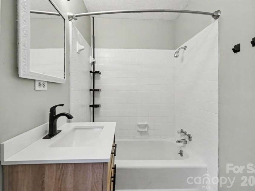 202 Debby Drive, Shelby, NC 28152.  MLS# CAR4404399, YatesRealty ID 38413. 
