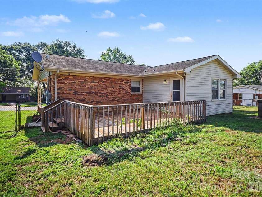202 Debby Drive, Shelby, NC 28152.  MLS# CAR4404399, YatesRealty ID 38413. 