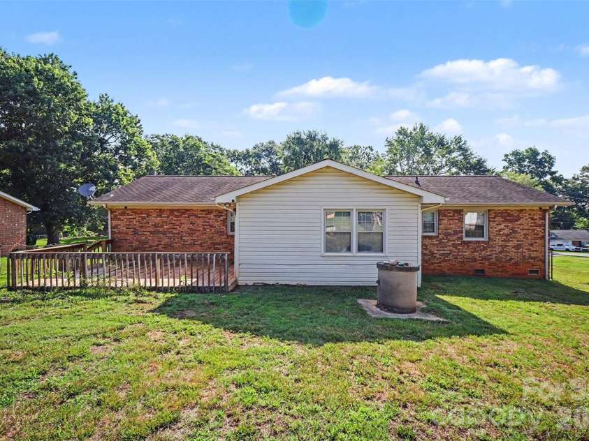 202 Debby Drive, Shelby, NC 28152.  MLS# CAR4404399, YatesRealty ID 38413. 