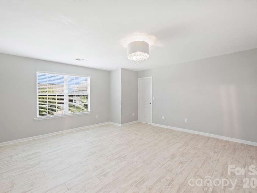5011 Riverdale Drive, Charlotte, NC 28273.  MLS# CAR4405069, YatesRealty ID 38414. 