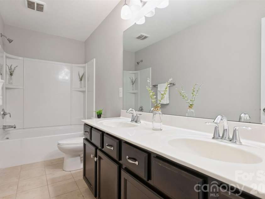 5011 Riverdale Drive, Charlotte, NC 28273.  MLS# CAR4405069, YatesRealty ID 38414. 