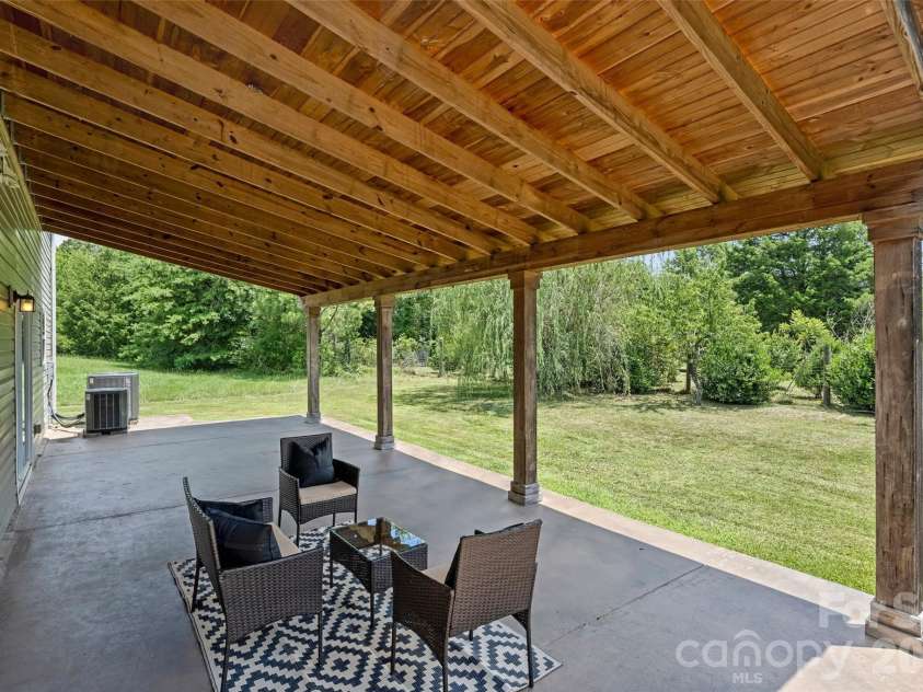 5011 Riverdale Drive, Charlotte, NC 28273.  MLS# CAR4405069, YatesRealty ID 38414. 