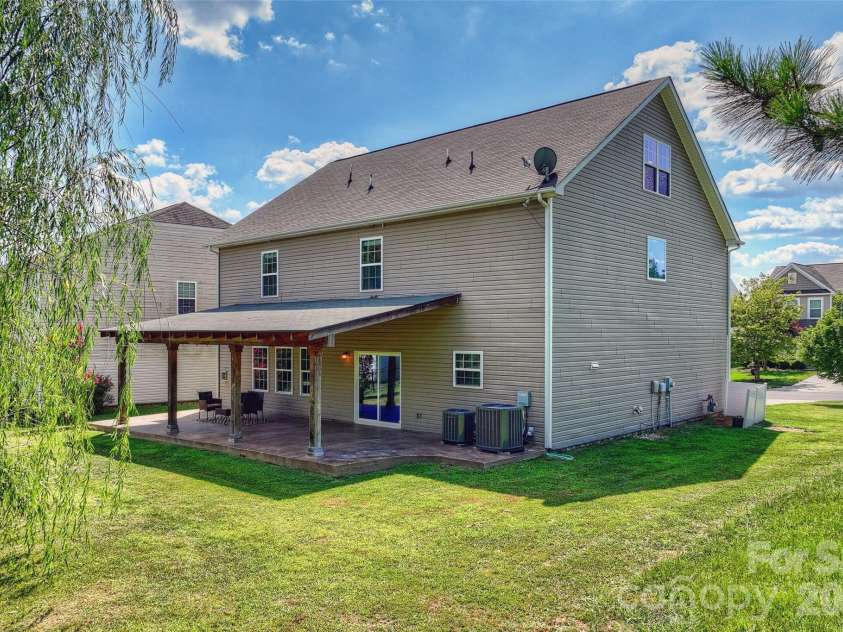 5011 Riverdale Drive, Charlotte, NC 28273.  MLS# CAR4405069, YatesRealty ID 38414. 