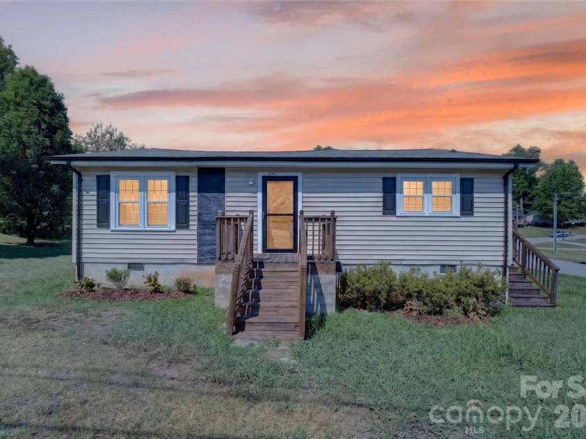 893 7th Street Drive, Hickory, NC 28602.  MLS# CAR4401587, YatesRealty ID 38425. 