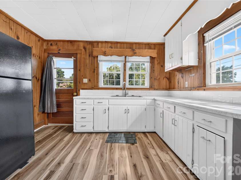 893 7th Street Drive, Hickory, NC 28602.  MLS# CAR4401587, YatesRealty ID 38425. 
