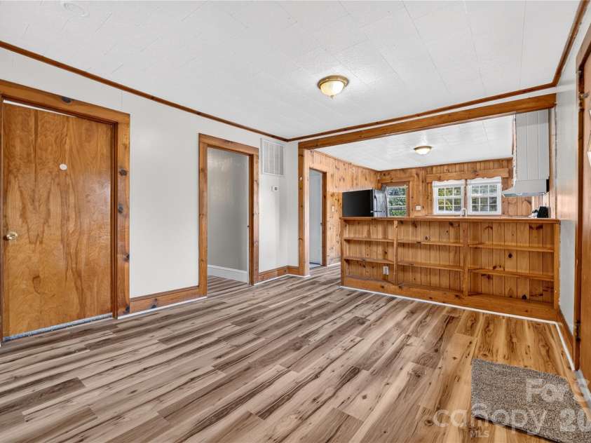 893 7th Street Drive, Hickory, NC 28602.  MLS# CAR4401587, YatesRealty ID 38425. 