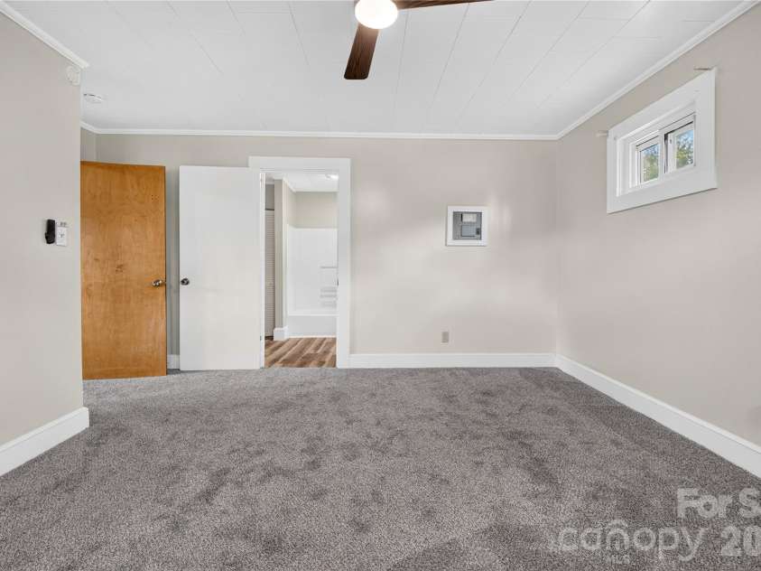 893 7th Street Drive, Hickory, NC 28602.  MLS# CAR4401587, YatesRealty ID 38425. 
