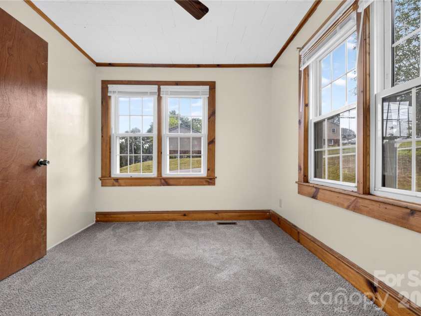 893 7th Street Drive, Hickory, NC 28602.  MLS# CAR4401587, YatesRealty ID 38425. 