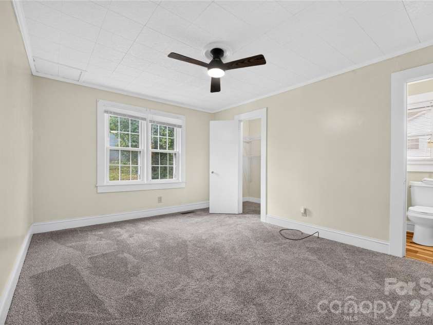 893 7th Street Drive, Hickory, NC 28602.  MLS# CAR4401587, YatesRealty ID 38425. 