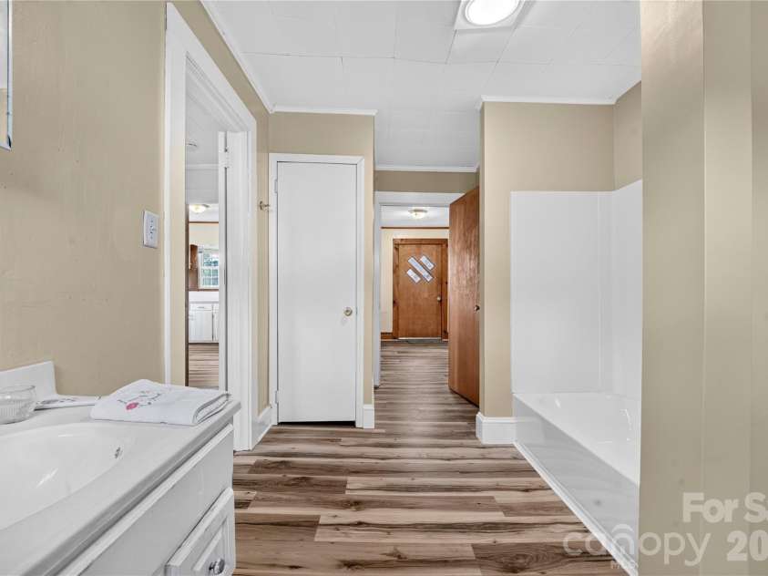 893 7th Street Drive, Hickory, NC 28602.  MLS# CAR4401587, YatesRealty ID 38425. 