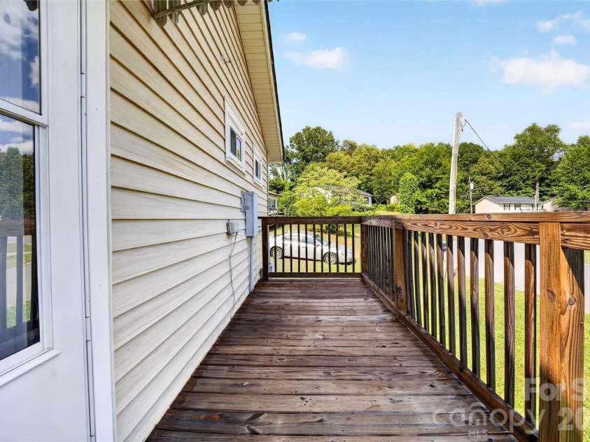 893 7th Street Drive, Hickory, NC 28602.  MLS# CAR4401587, YatesRealty ID 38425. 