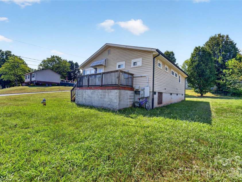 893 7th Street Drive, Hickory, NC 28602.  MLS# CAR4401587, YatesRealty ID 38425. 