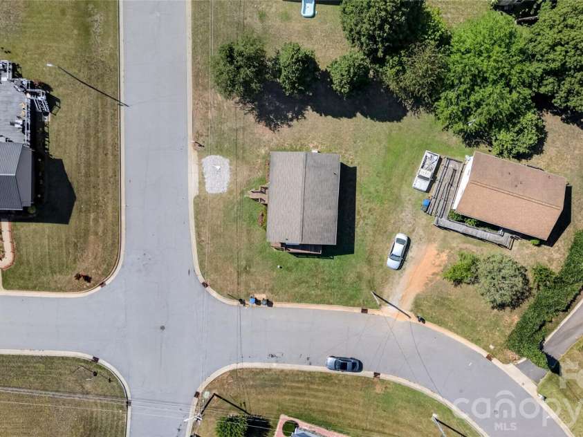 893 7th Street Drive, Hickory, NC 28602.  MLS# CAR4401587, YatesRealty ID 38425. 