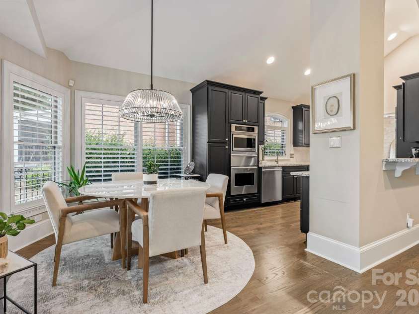 17411 Summer Place Drive, Cornelius, NC 28031.  MLS# CAR4401453, YatesRealty ID 38428. Breakfast nook wrapped in bay windows with views of the private, tree-lined backyard.