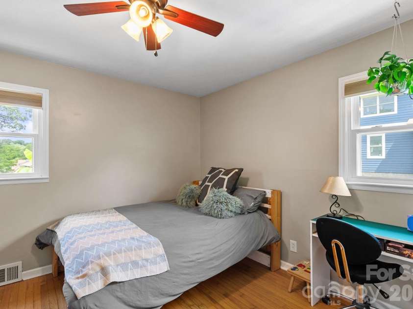 321 Sulphur Springs Road, Asheville, NC 28806.  MLS# CAR4400730, YatesRealty ID 38429. 