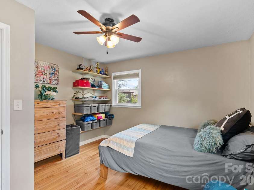321 Sulphur Springs Road, Asheville, NC 28806.  MLS# CAR4400730, YatesRealty ID 38429. 