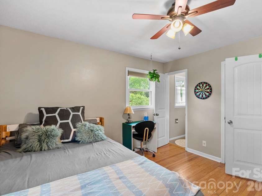 321 Sulphur Springs Road, Asheville, NC 28806.  MLS# CAR4400730, YatesRealty ID 38429. 
