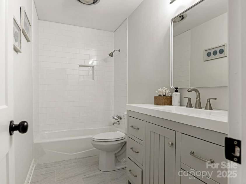 1405 Rinehart Court, Charlotte, NC 28270.  MLS# CAR4293589, YatesRealty ID 3843. 