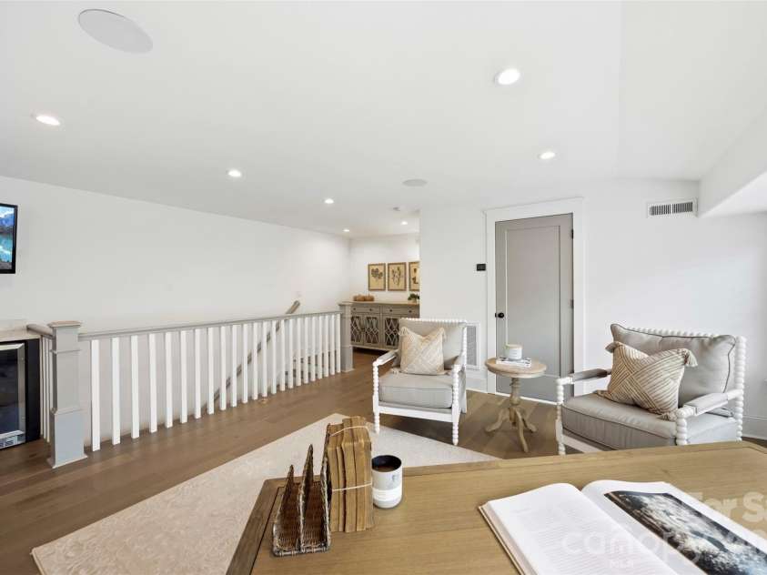 512 Living Way, Charlotte, NC 28204.  MLS# CAR4397058, YatesRealty ID 38430. 4th Floor Bonus Space With Built-In Bar
