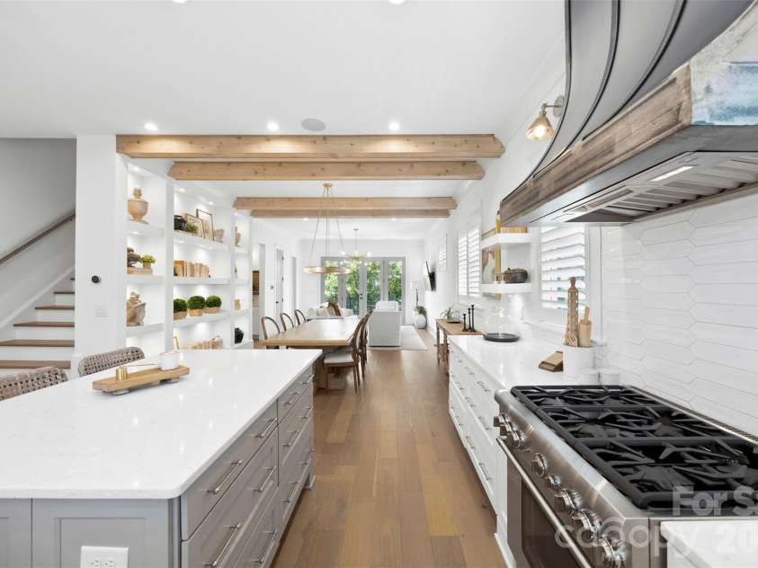 512 Living Way, Charlotte, NC 28204.  MLS# CAR4397058, YatesRealty ID 38430. Chef's Kitchen