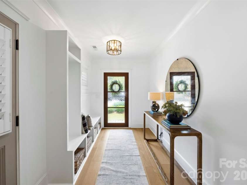 512 Living Way, Charlotte, NC 28204.  MLS# CAR4397058, YatesRealty ID 38430. Foyer/Drop Zone