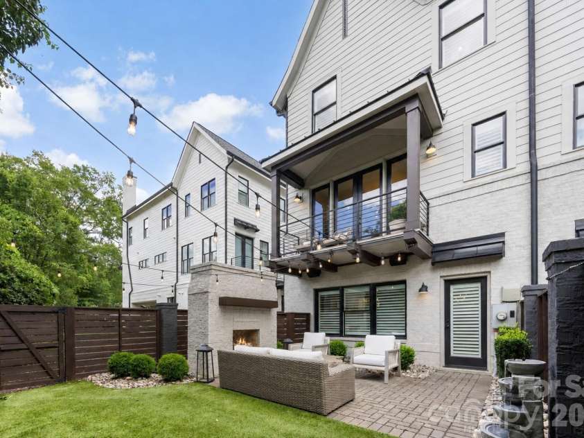 512 Living Way, Charlotte, NC 28204.  MLS# CAR4397058, YatesRealty ID 38430. Patio and Turf Backyard With Built-In Fireplace