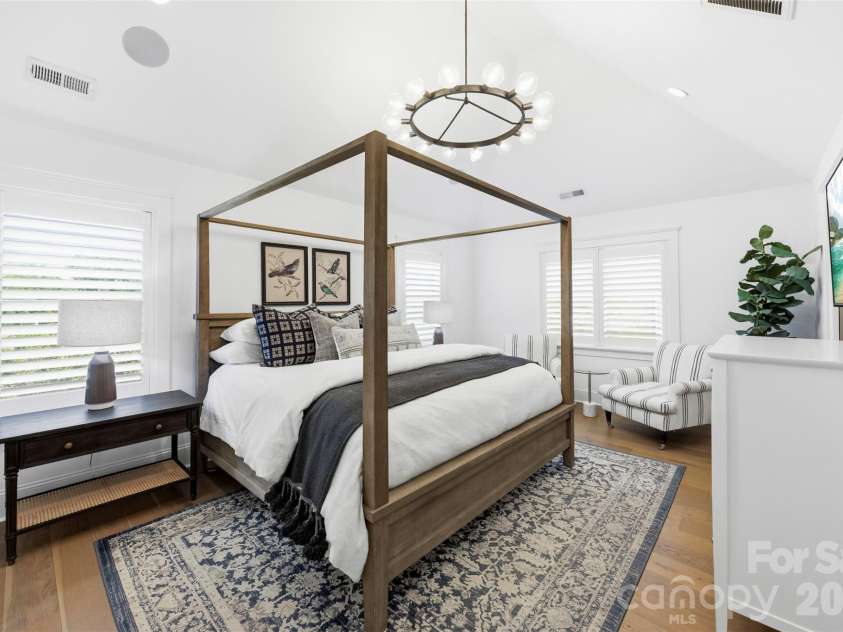 512 Living Way, Charlotte, NC 28204.  MLS# CAR4397058, YatesRealty ID 38430. Primary Bedroom