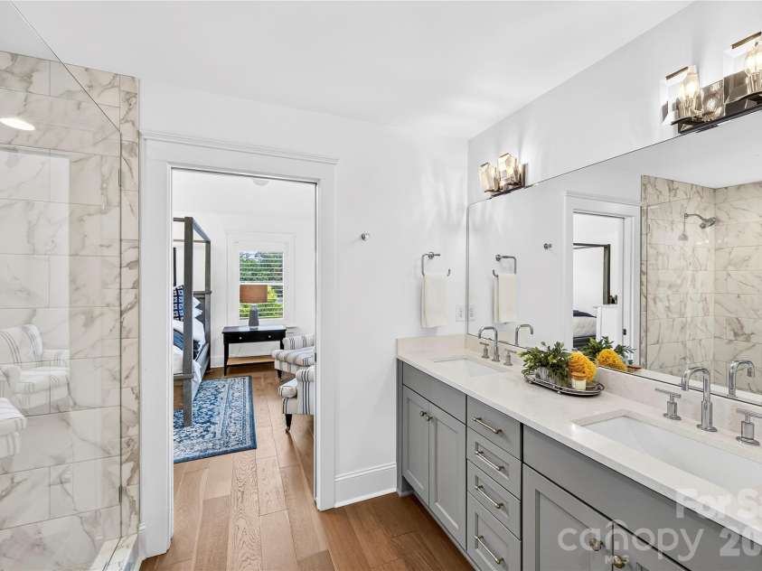 512 Living Way, Charlotte, NC 28204.  MLS# CAR4397058, YatesRealty ID 38430. Spa-Like Primary Bathroom