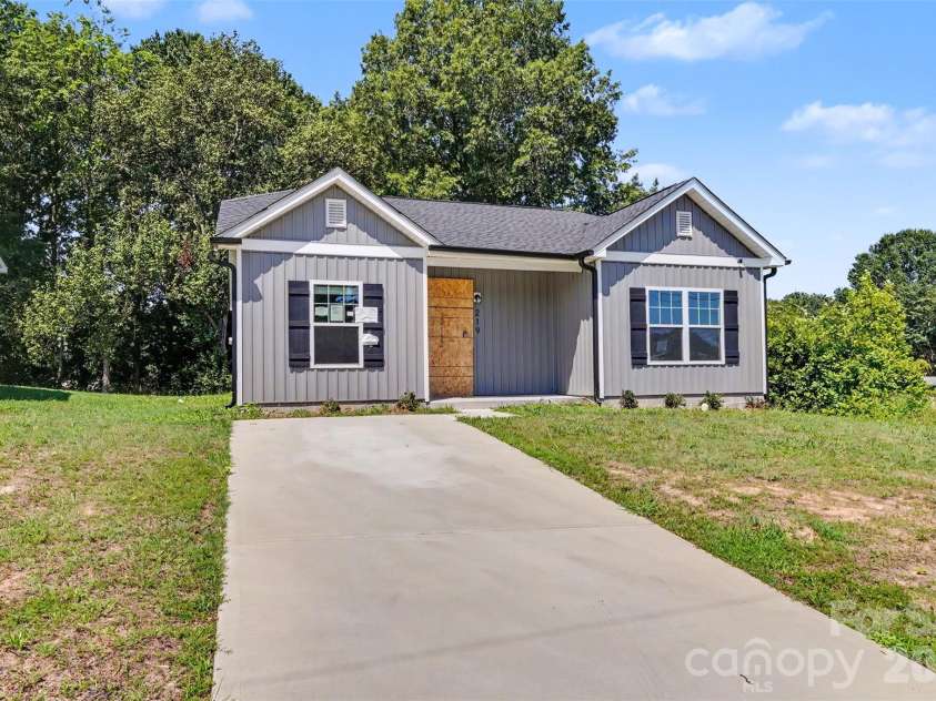 219 Scruggs Street, Gastonia, NC 28052.  MLS# CAR4403298, YatesRealty ID 38433. 
