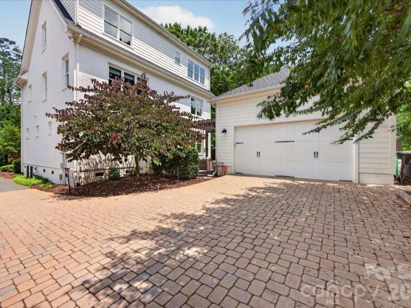 748 Ellsworth Road, Charlotte, NC 28211.  MLS# CAR4391211, YatesRealty ID 38434. 