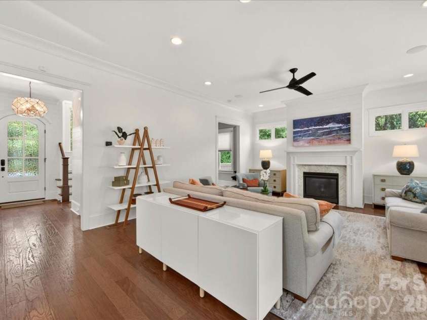 748 Ellsworth Road, Charlotte, NC 28211.  MLS# CAR4391211, YatesRealty ID 38434. 