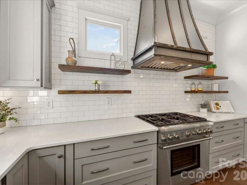 748 Ellsworth Road, Charlotte, NC 28211.  MLS# CAR4391211, YatesRealty ID 38434. 