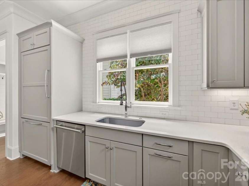 748 Ellsworth Road, Charlotte, NC 28211.  MLS# CAR4391211, YatesRealty ID 38434. 