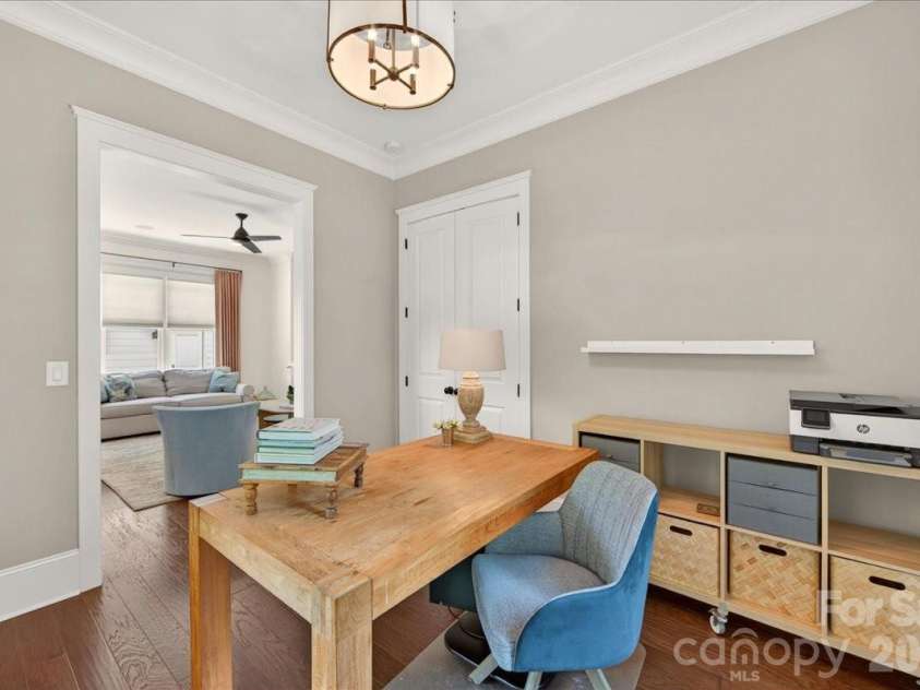 748 Ellsworth Road, Charlotte, NC 28211.  MLS# CAR4391211, YatesRealty ID 38434. 