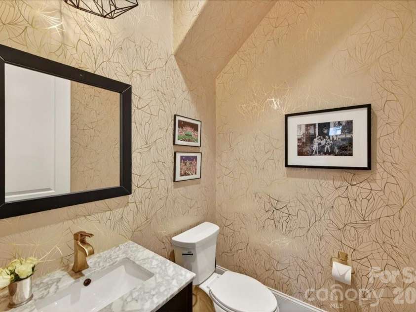 748 Ellsworth Road, Charlotte, NC 28211.  MLS# CAR4391211, YatesRealty ID 38434. 