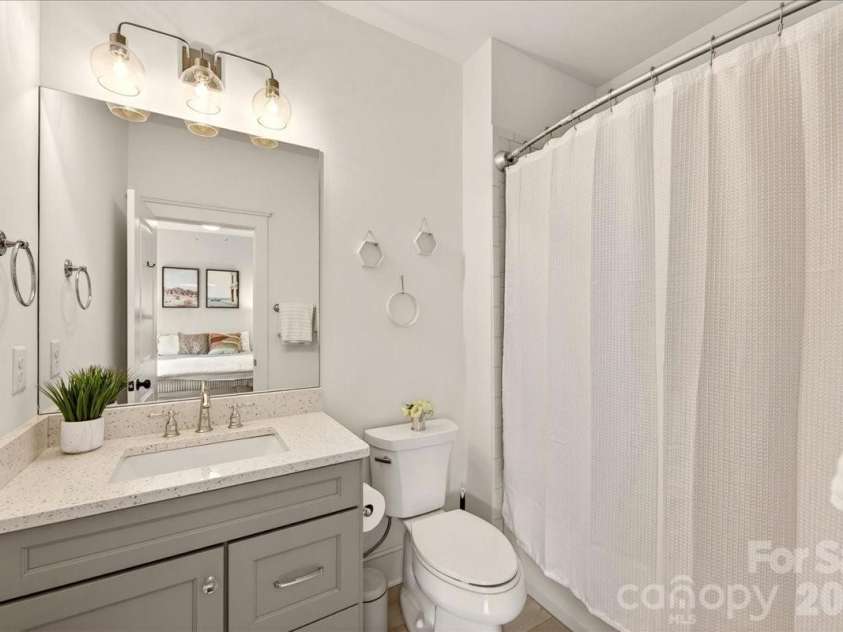 748 Ellsworth Road, Charlotte, NC 28211.  MLS# CAR4391211, YatesRealty ID 38434. 