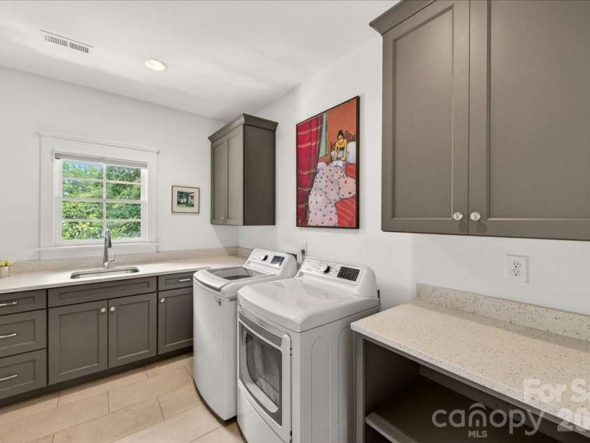 748 Ellsworth Road, Charlotte, NC 28211.  MLS# CAR4391211, YatesRealty ID 38434. 