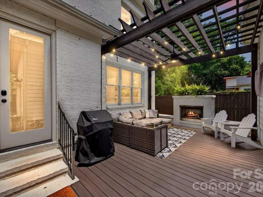 748 Ellsworth Road, Charlotte, NC 28211.  MLS# CAR4391211, YatesRealty ID 38434. 