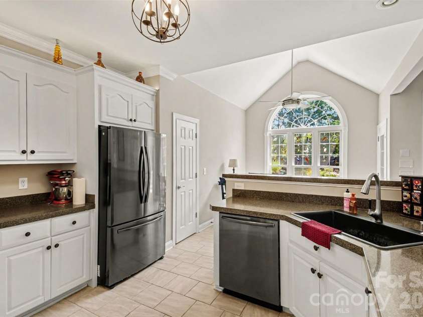 5107 Summerell Avenue, Gastonia, NC 28056.  MLS# CAR4404907, YatesRealty ID 38435. 