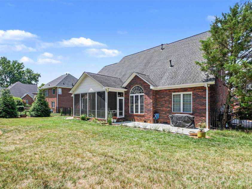 5107 Summerell Avenue, Gastonia, NC 28056.  MLS# CAR4404907, YatesRealty ID 38435. 
