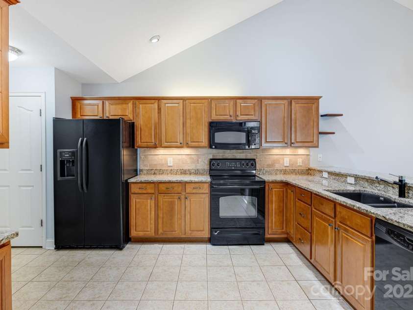 70 Summerfield Place, Flat Rock, NC 28731.  MLS# CAR4220615, YatesRealty ID 3844. 