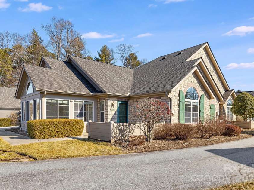 70 Summerfield Place, Flat Rock, NC 28731.  MLS# CAR4220615, YatesRealty ID 3844. 
