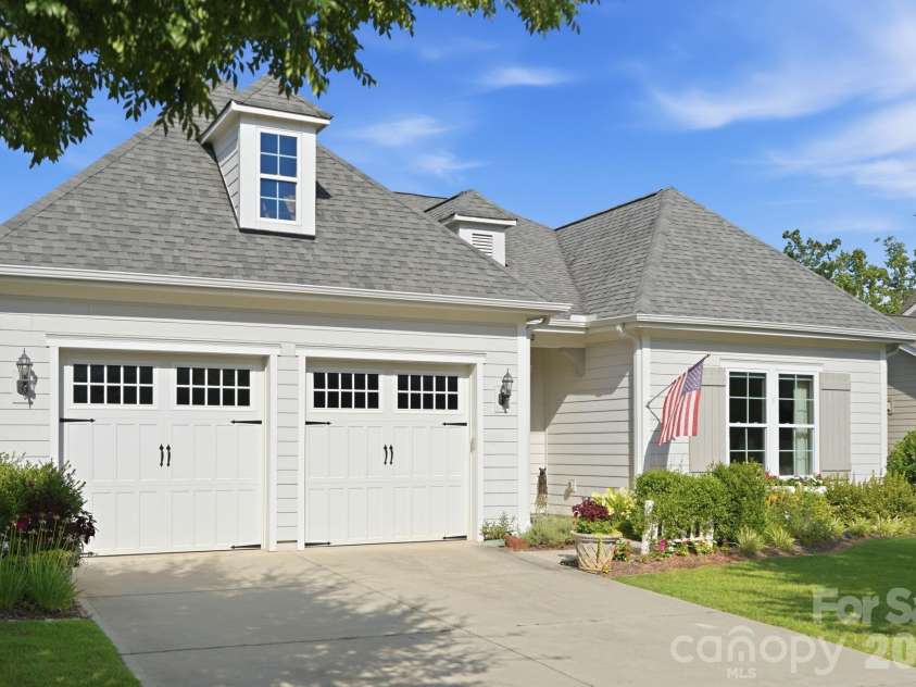 1012 Overlake Drive, Belmont, NC 28012.  MLS# CAR4400980, YatesRealty ID 38441. 