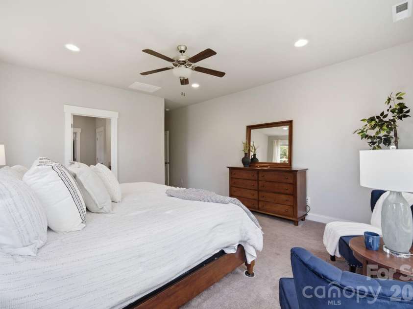 1012 Overlake Drive, Belmont, NC 28012.  MLS# CAR4400980, YatesRealty ID 38441. 